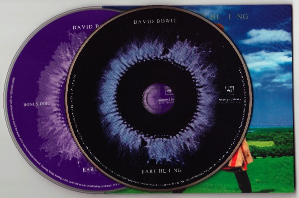 CDs and booklet, Bowie, David - Earthling